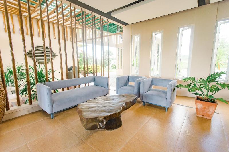 فندق The Park Silang