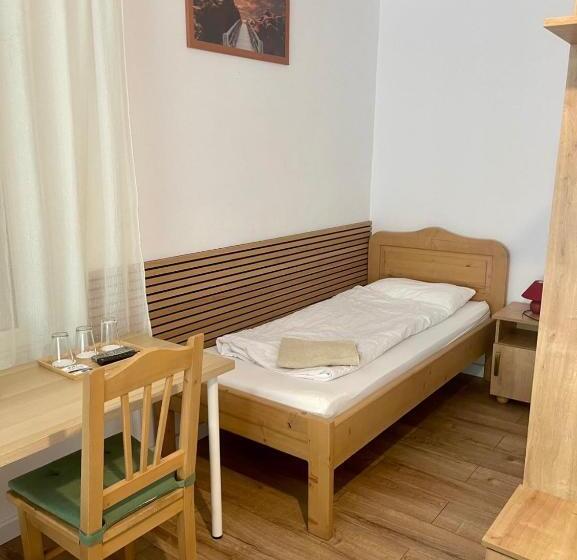 پانسیون Airport Jazmin Guesthouse