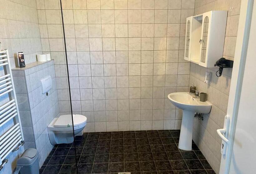 پانسیون Airport Jazmin Guesthouse