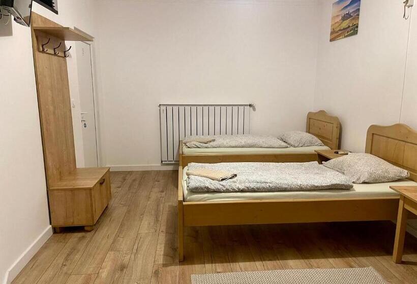 پانسیون Airport Jazmin Guesthouse