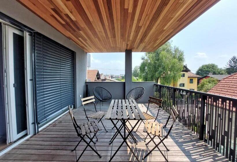 تختخواب و صبحانه Deluxe Tivoli Suites