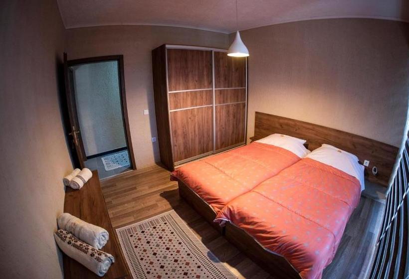 هتل Dionis Rooms & Apartments