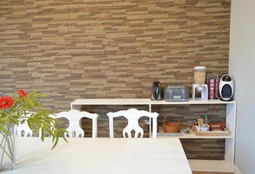 فندق Hostal Boutique Puerta Roja