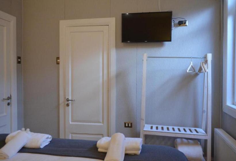 فندق Hostal Boutique Puerta Roja