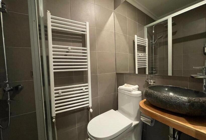 فندق Hostal Boutique Puerta Roja