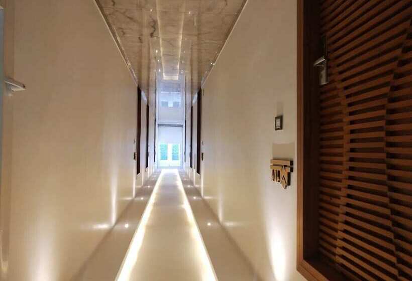 Отель Malghotras