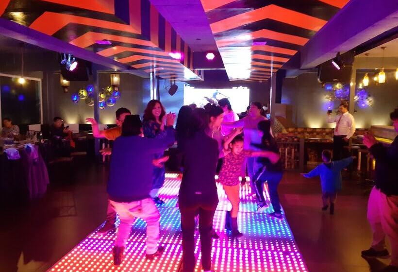 Отель Malghotras