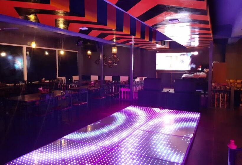 Отель Malghotras