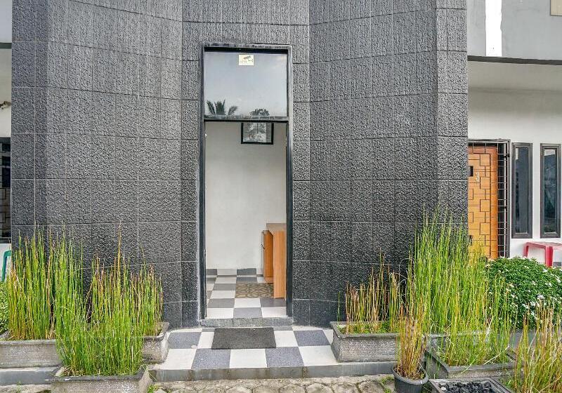 בית מלון כפרי Oyo 1266 Green Palm Syariah