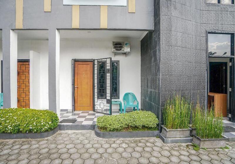 בית מלון כפרי Oyo 1266 Green Palm Syariah