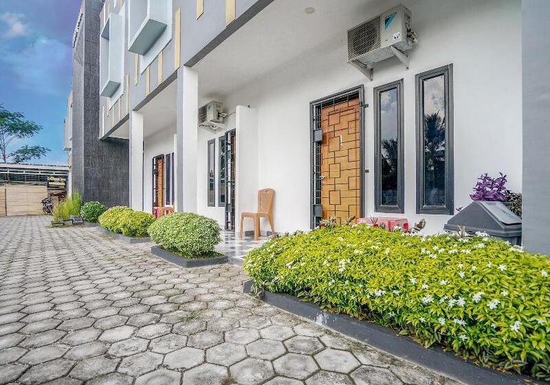 בית מלון כפרי Oyo 1266 Green Palm Syariah