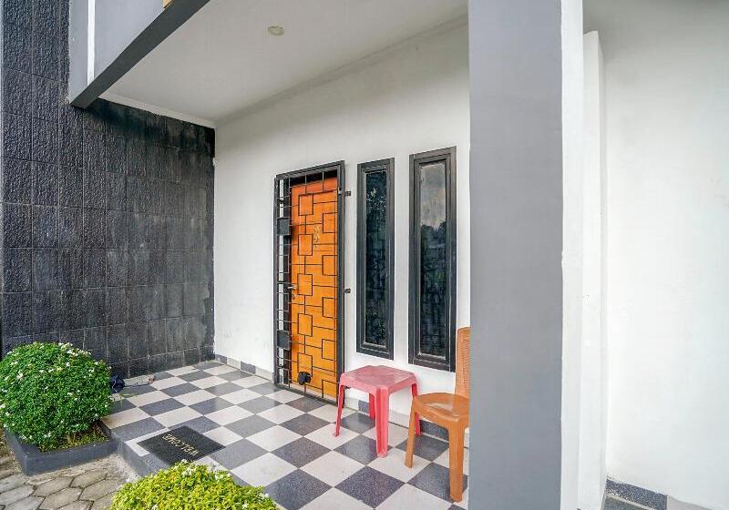 בית מלון כפרי Oyo 1266 Green Palm Syariah