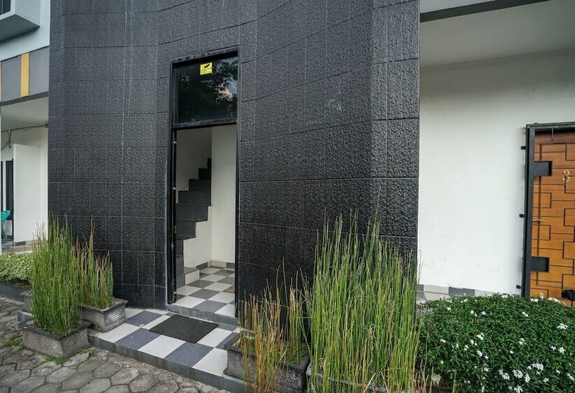 בית מלון כפרי Oyo 1266 Green Palm Syariah