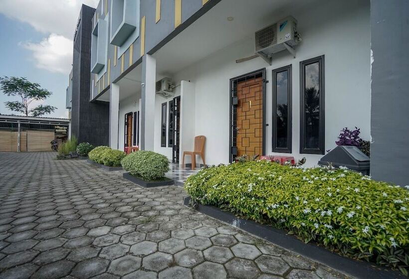 בית מלון כפרי Oyo 1266 Green Palm Syariah