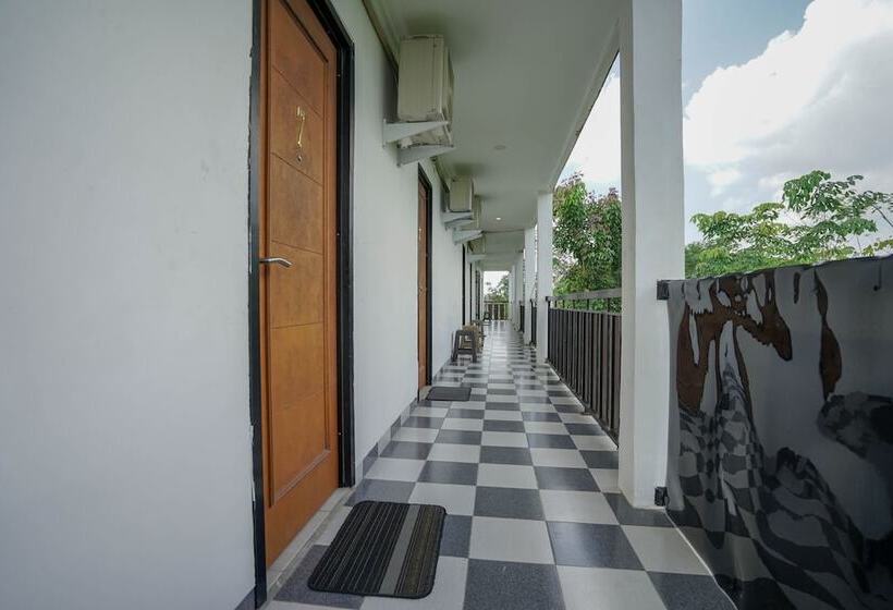 בית מלון כפרי Oyo 1266 Green Palm Syariah