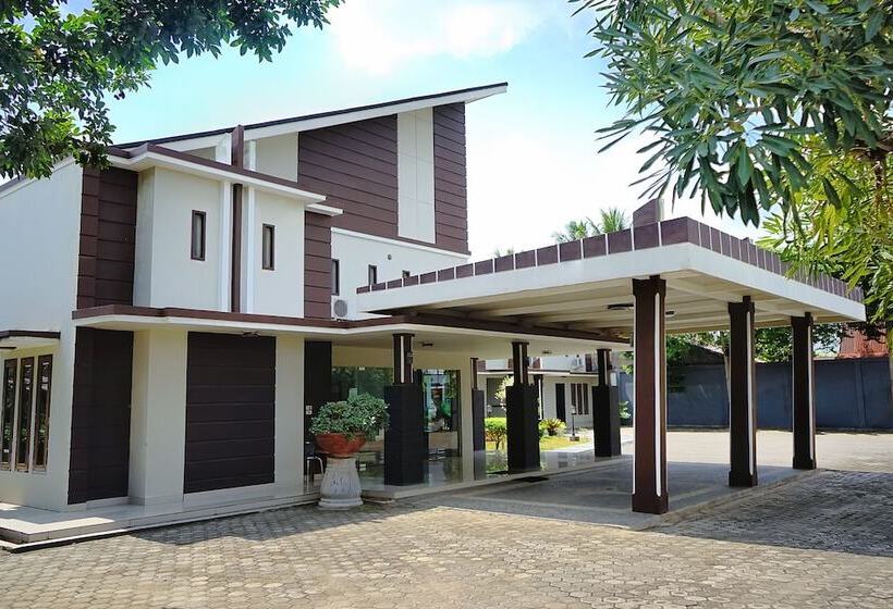 호텔 Oyo 1283 Guest House Loemajan