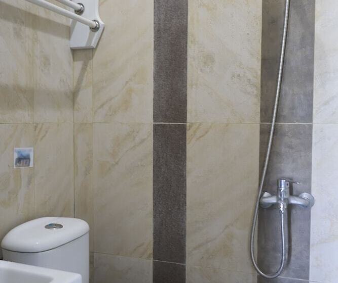 هتل Oyo 1283 Guest House Loemajan