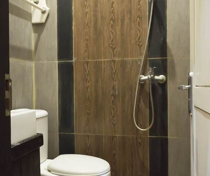 호텔 Oyo 1283 Guest House Loemajan