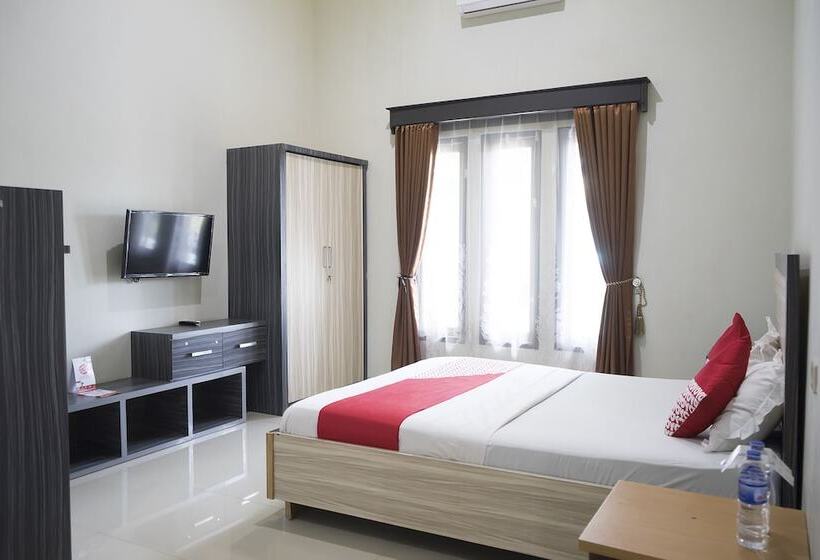 호텔 Oyo 1283 Guest House Loemajan