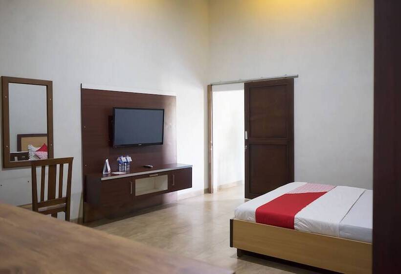 호텔 Oyo 1283 Guest House Loemajan
