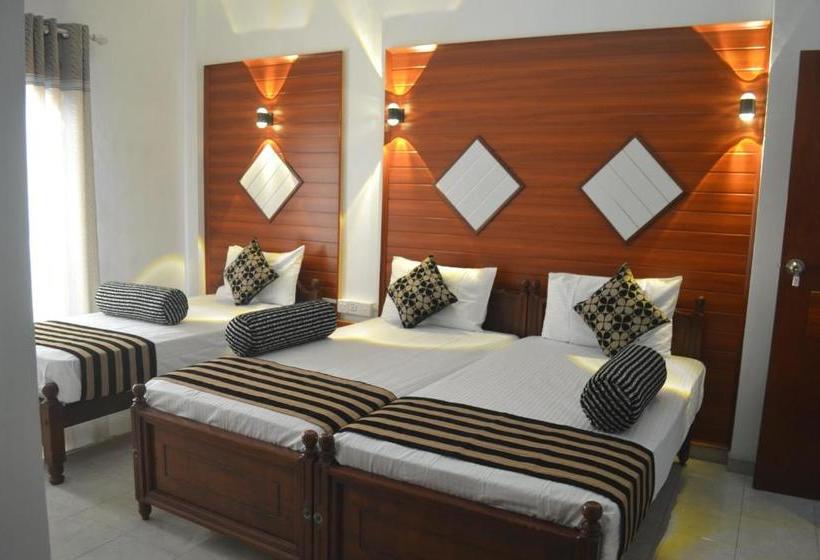 Отель Samren Restaurant And Guest House