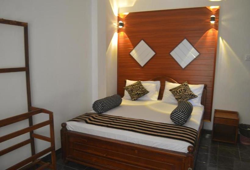 Отель Samren Restaurant And Guest House