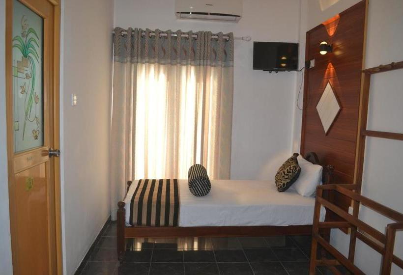 Отель Samren Restaurant And Guest House