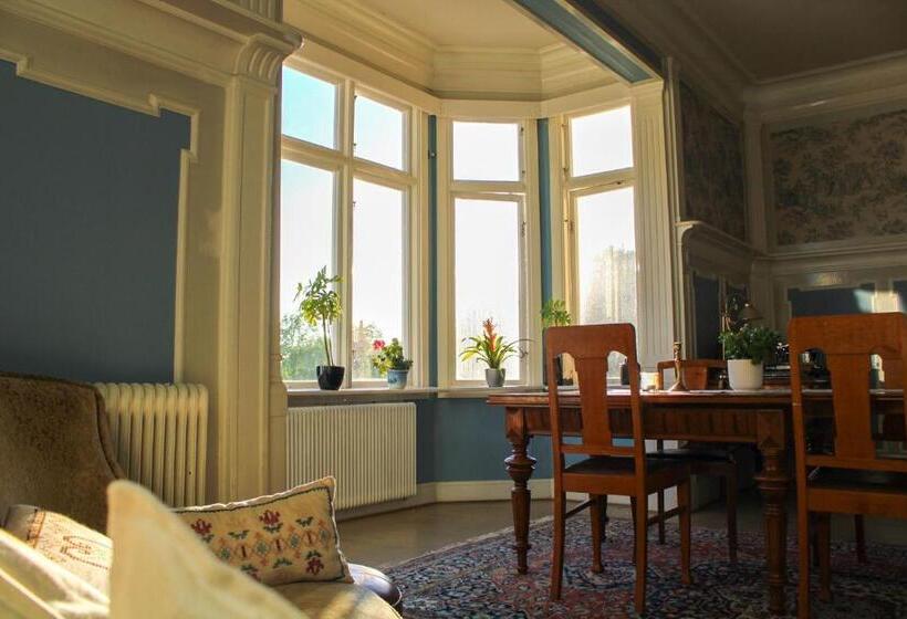 Hunnebergs Gård Hostel & Camping