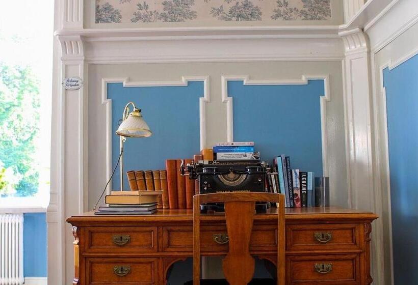 Hunnebergs Gård Hostel & Camping