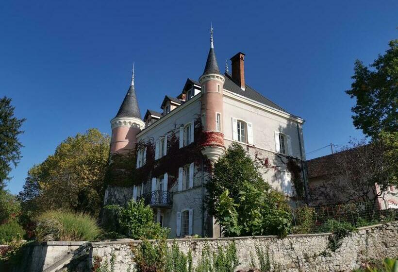 Пансион Chateau De Saintgenix