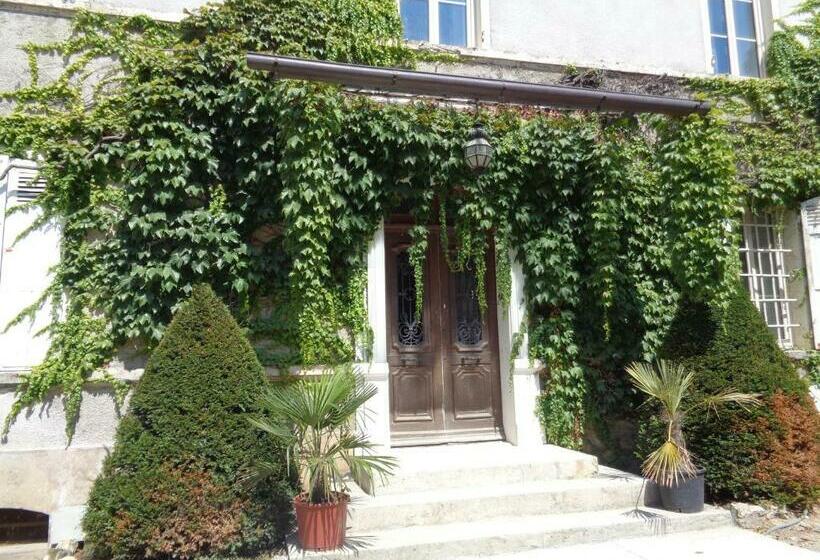 بنسيون Chateau De Saintgenix