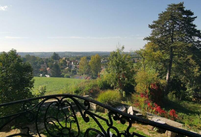 بنسيون Chateau De Saintgenix