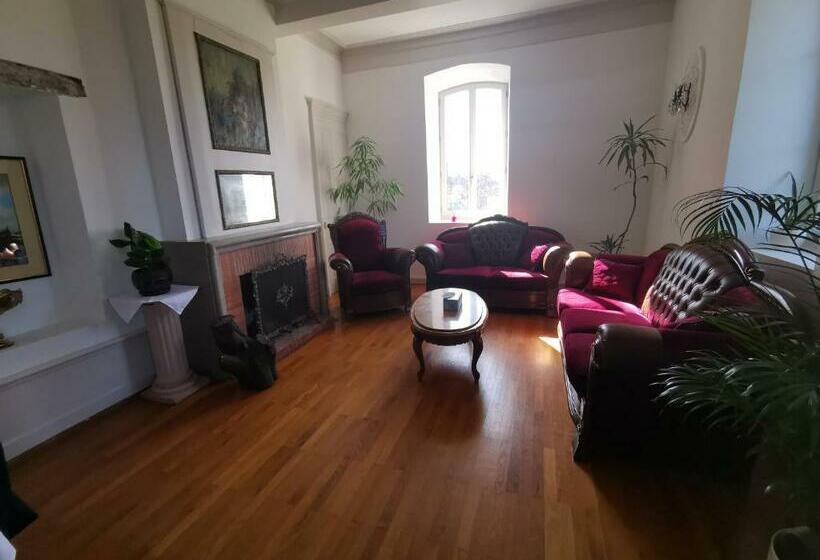 بنسيون Chateau De Saintgenix