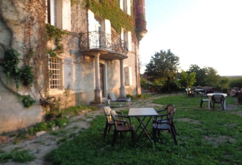 بنسيون Chateau De Saintgenix