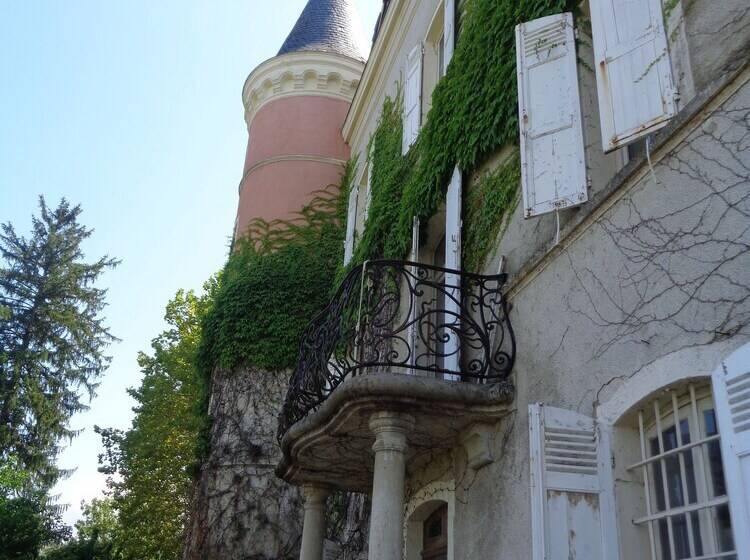 بنسيون Chateau De Saintgenix