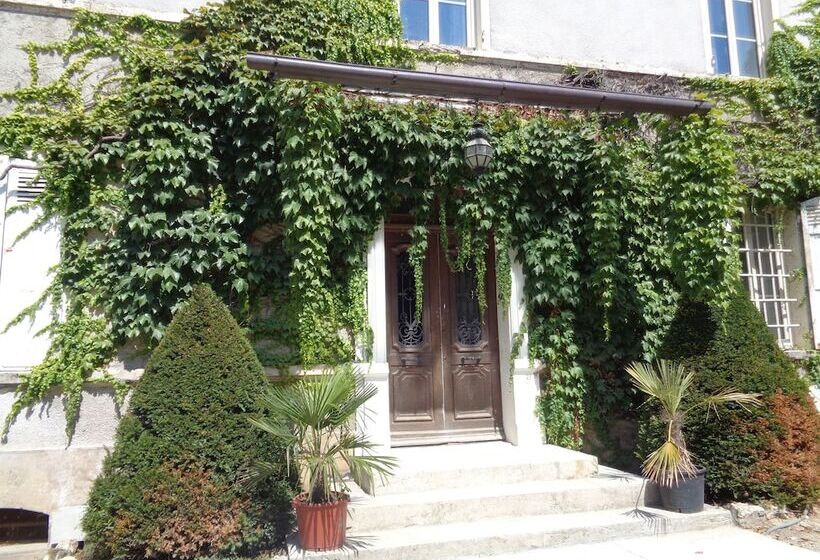 بنسيون Chateau De Saintgenix