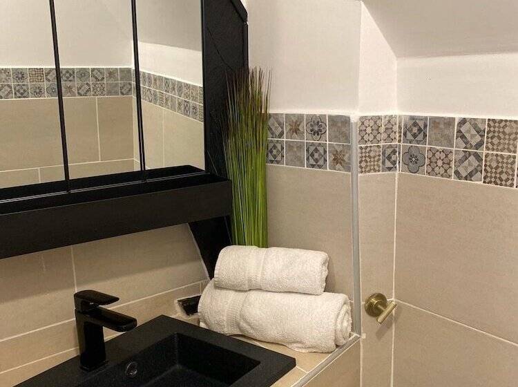 بنسيون Chateau De Saintgenix