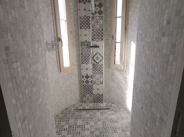 بنسيون Chateau De Saintgenix