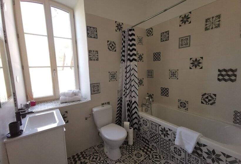 بنسيون Chateau De Saintgenix