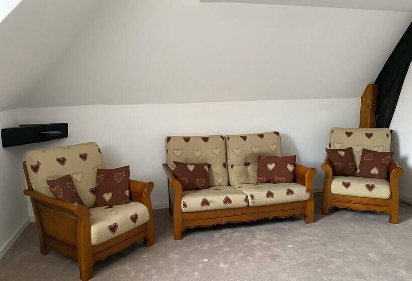 بنسيون Chateau De Saintgenix