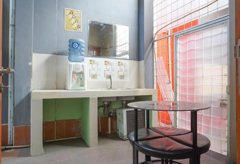 膳宿费 Reddoorz Near Kemang Square