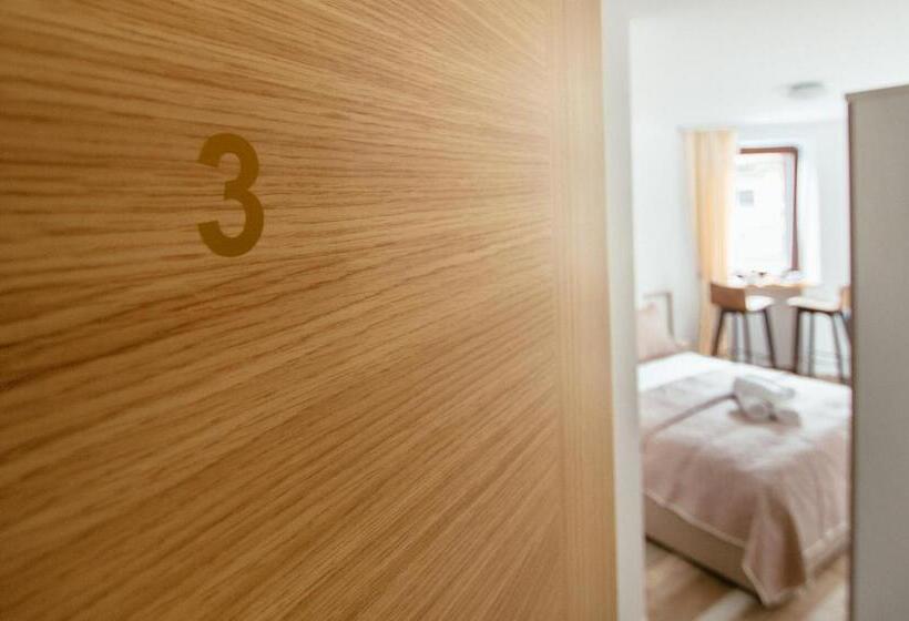 تختخواب و صبحانه Sunny Rooms