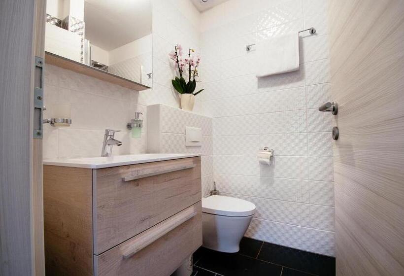 تختخواب و صبحانه Sunny Rooms