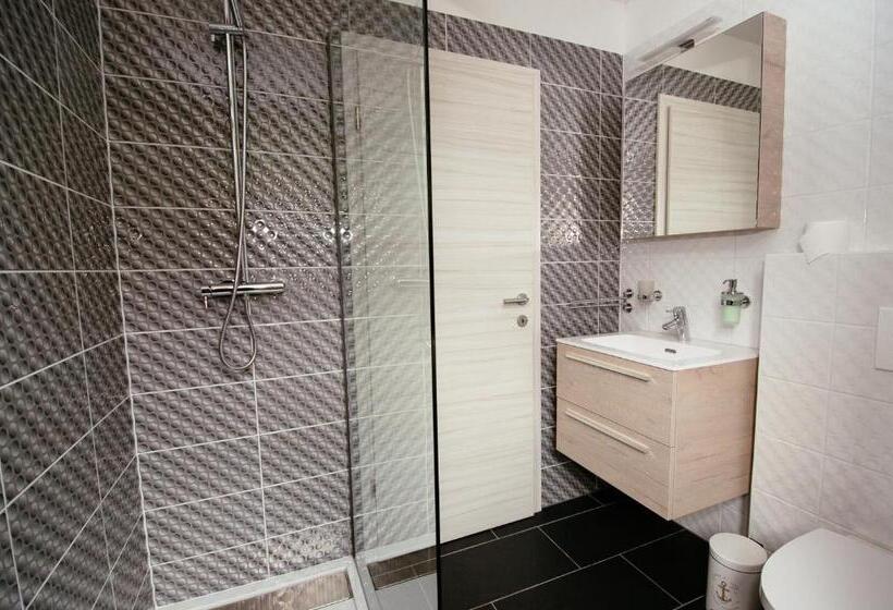 تختخواب و صبحانه Sunny Rooms