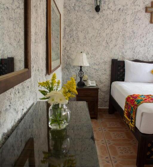 Camino Mexicano Hotel & Resort