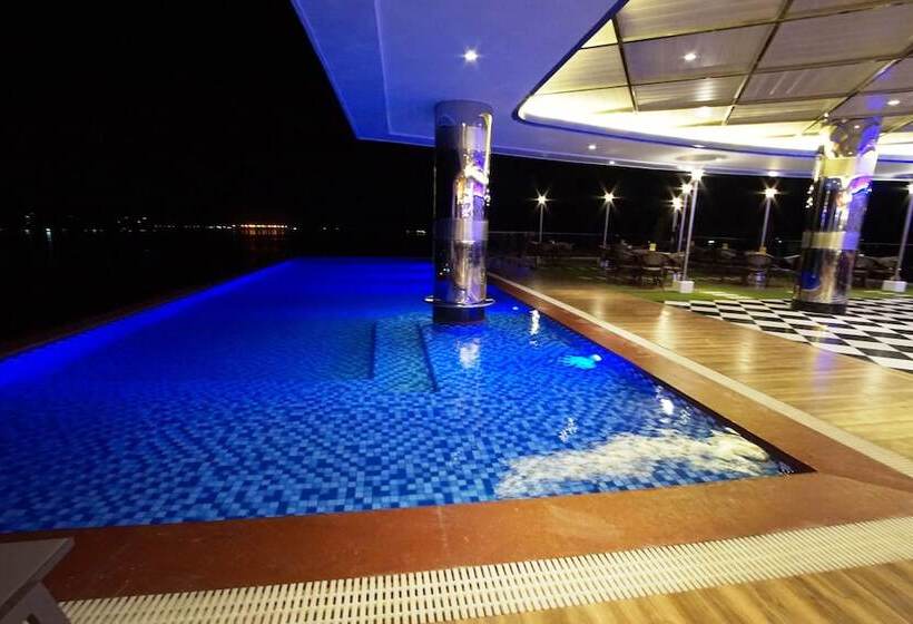 Central Park Reef Resort