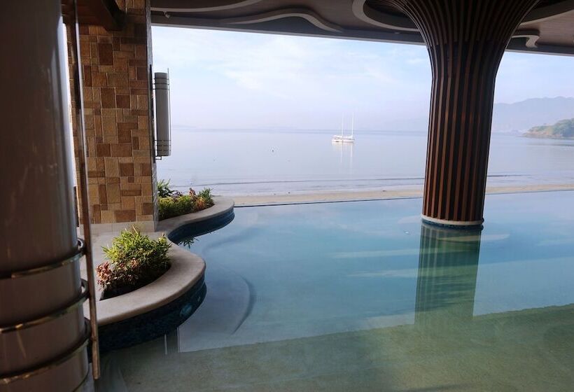 Central Park Reef Resort