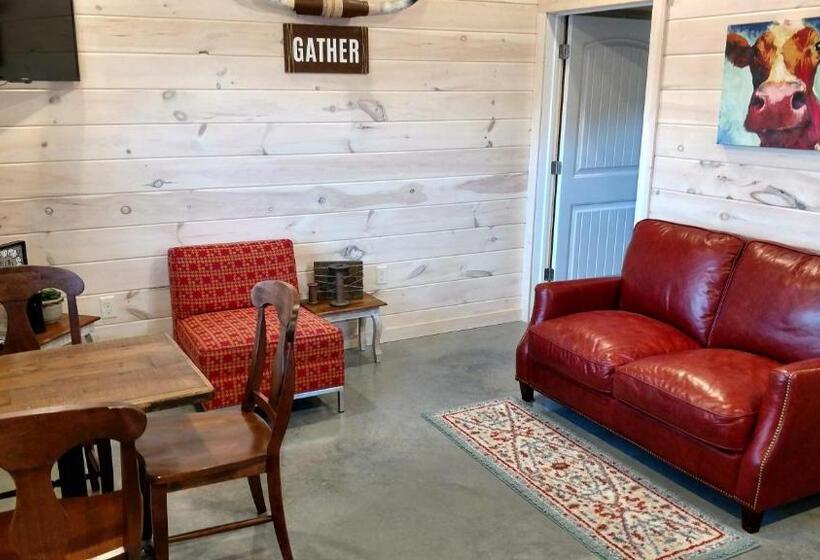 호텔 Knotty Squirrel Cabins