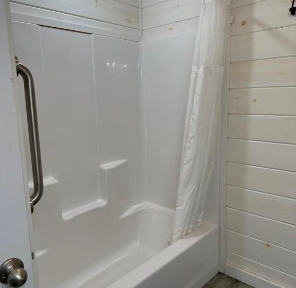 호텔 Knotty Squirrel Cabins