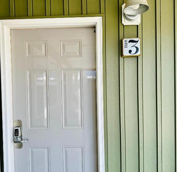 호텔 Knotty Squirrel Cabins